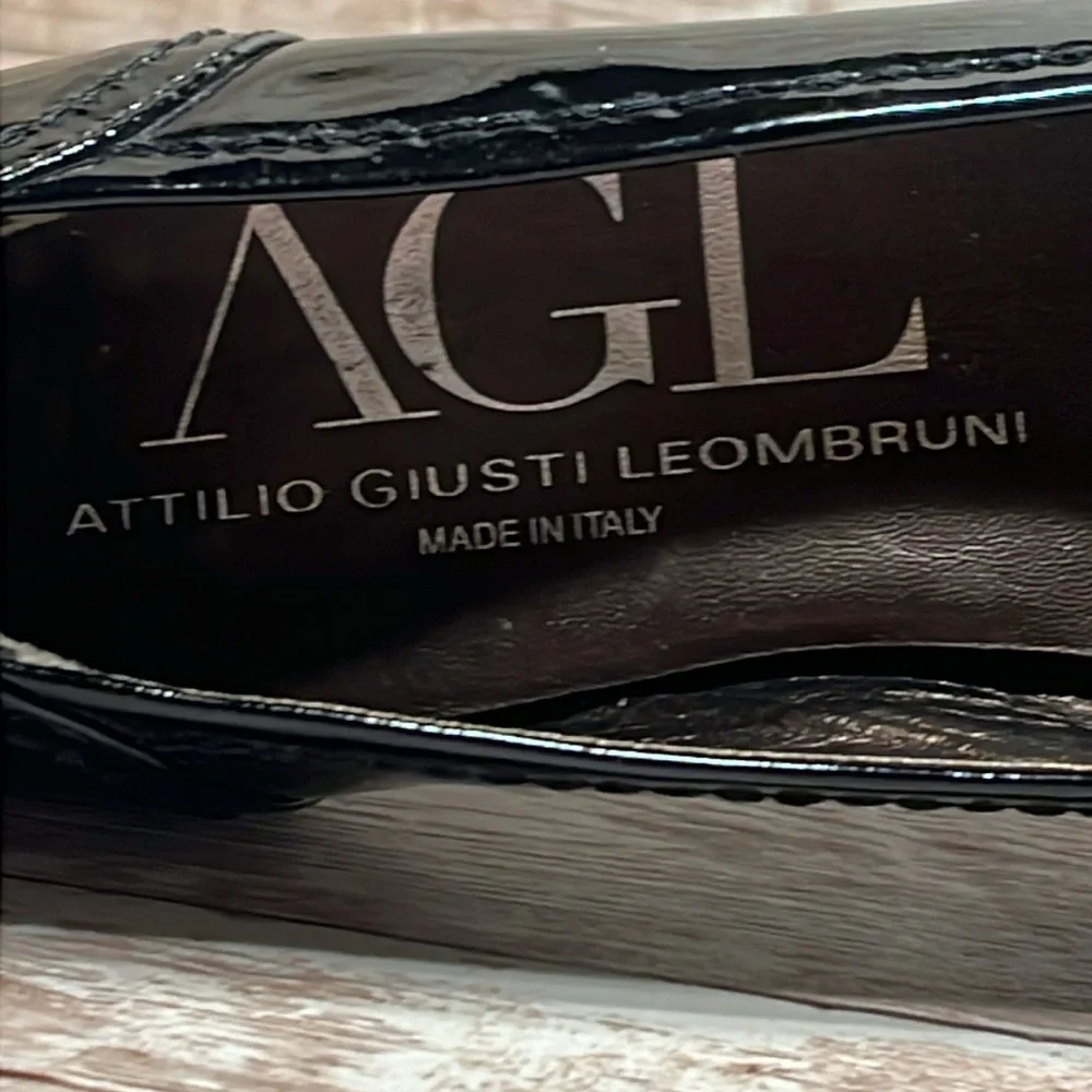 AGL Attilio Giusti Leombruni Vero Cuoio Black Patent Leather Heels Size 38 1/2